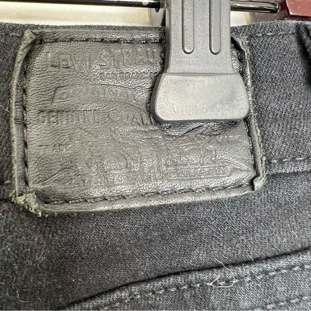 Levis 724 High Rise Straight cropped black jeans 26 - Picture 9 of 14